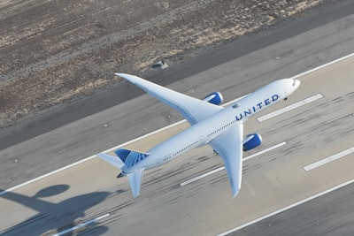 Vuelo de United obligado a regresar por nombre de altavoz Bluetooth