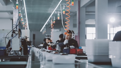 Inteligencia artificial y automatización para fábricas distribuidas
