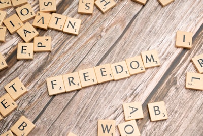 La Fundación de Software Libre recomienda LLMs de crianza libre