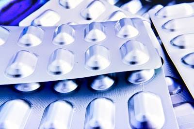 Automatización con IA: Ahorros reales en la industria farmacéutica 2025
