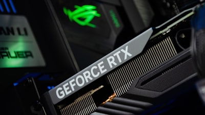 ¡Descubre más juegos con GeForce NOW y las etiquetas de Xbox Game Pass y Ubisoft+!