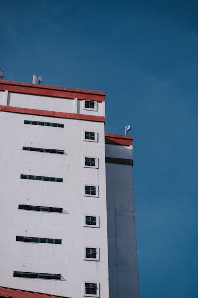Comparativa: Agentes de IA vs Servicios tradicionales de atención al cliente en Murcia