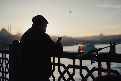 7 Mejores aplicaciones AI para combatir la soledad en 2026