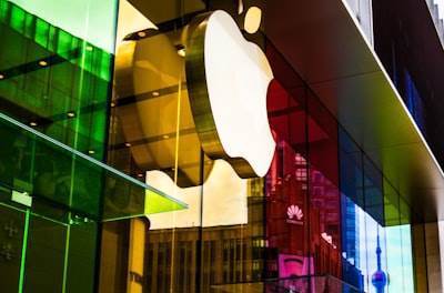 Apple y Google podrían cambiar tiendas de aplicaciones en el Reino Unido