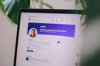 Guía de intranet con directorio y asistente AI en Valladolid