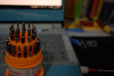 BitCal-TTS: Escalado por Bits en Tiempo de Prueba para Modelos Cuantizados