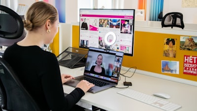 ¿Plataforma digital personalizable para personal no técnico?