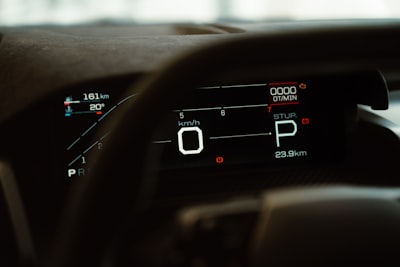 ¿Cómo funcionan los paneles de control en tiempo real automatizados?