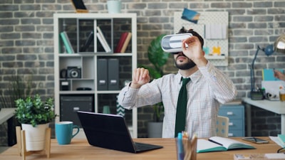 Beneficios empresariales de contratar un empleado virtual de inteligencia artificial