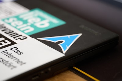 Casi 1,500 paquetes maliciosos en AUR: Arch Linux suspende registros