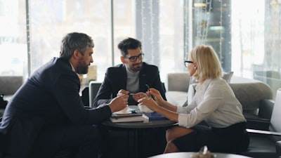Beneficios de asociarse con una empresa de servicios de inteligencia de negocios