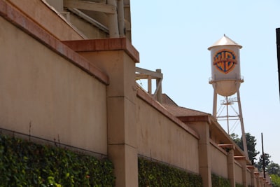 La megafusión de Warner Bros. y Netflix sacude la industria del streaming