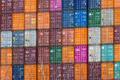 Cambios dinámicos en mercados globales de IA y semiconductores