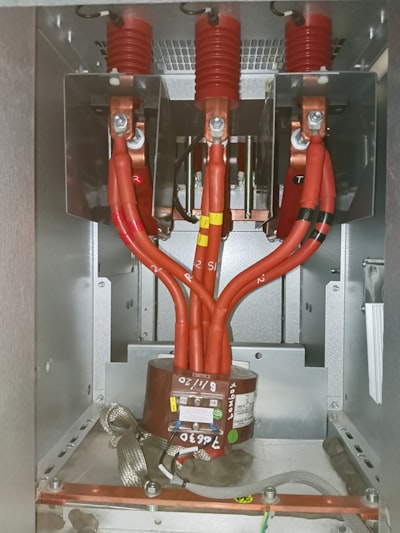 Análisis de Fallas en Cascada en Redes Eléctricas Inductivas con Grafos y GRU