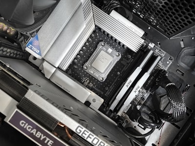 Ofertas GIGABYTE Fantastech: placas base y monitores rebajados