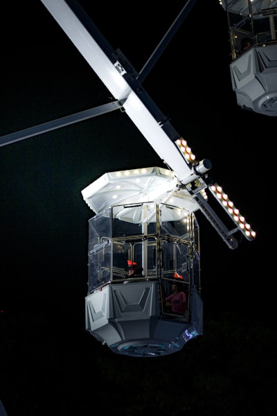 Transformadores alineados con humanos para operaciones de respuesta a anomalías satelitales