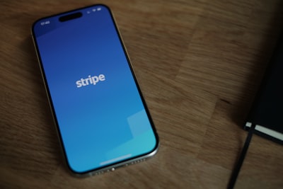 Cómo automatizar la entrega de productos digitales con un Webhook de Stripe