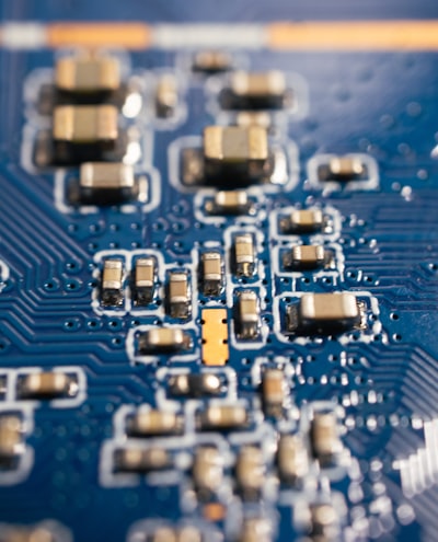 Explorando circuitos con Information Bottleneck