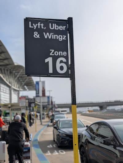 Uber y Lyft anuncian pruebas de robotaxis chinos en el Reino Unido en 2026