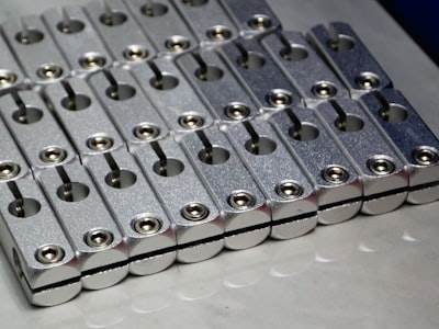 Fusión de datos multimodal para el cribado de materiales de baterías anódicas de alta intensidad