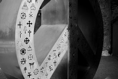 El Manifold de lo Absoluto: Perennialismo Religioso como Inferencia Generativa