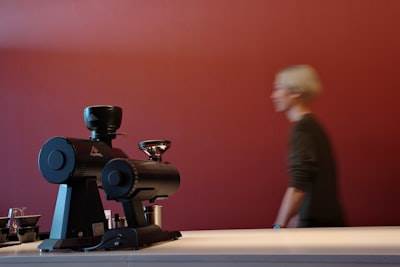 Aprendizaje curricular para mejorar el desenfoque de movimiento en video