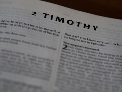 Trinity: Un Coordinador de LLM Evolucionado