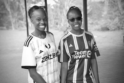 H2: ¡Apoya a las chicas U18 del equipo de fútbol local en Kiveton Park FC!