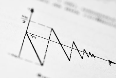 Detección descentralizada de novedades con intercambio de modelos cuantizados