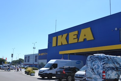 La NASA lanzará toneladas de plástico, metal y vidrio a la Luna al estilo IKEA