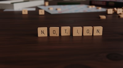 ¿Por qué una sola pasada no corrige el sesgo posicional?