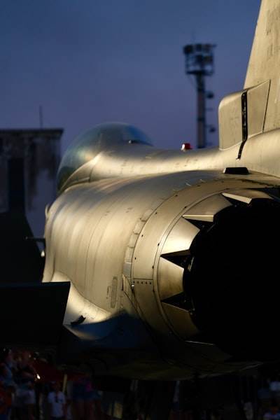 Ingeniería del futuro en maquinaria de defensa, ferrocarriles y aeroespacial.