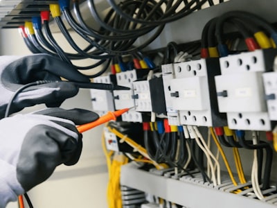 ¿El software de gestión de contratistas eléctricos puede predecir tendencias empresariales?