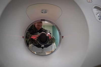 LesionDETR: predicción de atributos clínicos por lesión en TC renal