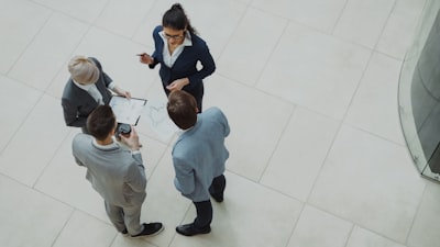 Cumplimiento normativo en intranets con OKRs: guía ejecutiva