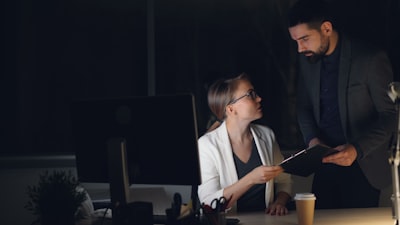 ¿Cómo puede la solución de empleados con agencia beneficiar mi negocio?