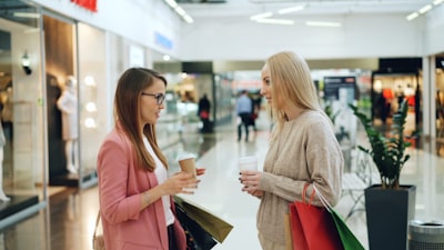 ¿Qué son los puntos de contacto en el viaje del cliente y por qué son importantes?