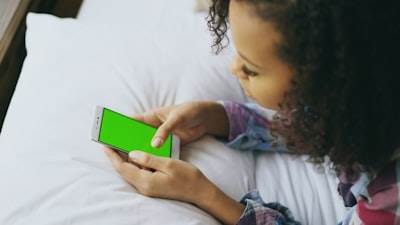 Cómo proteger a tus hijos en línea al jugar videojuegos