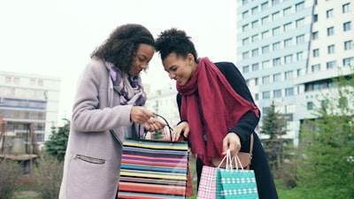 Agentes inteligentes en el comercio electrónico: Personalización de la experiencia de compra