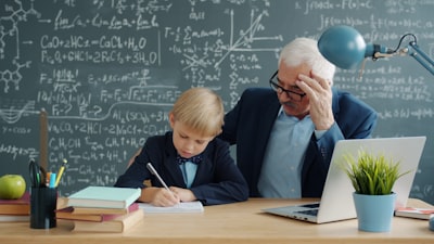Inferencia variacional para aprendizaje profundo evidencial