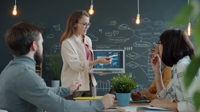 Automatización de flujos de trabajo y transformación digital sostenible.