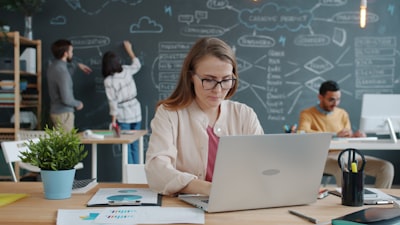 ¿Es el avatar digital adecuado para startups y grandes empresas?