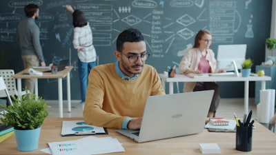 Cómo un empleado de IA potencia tu negocio