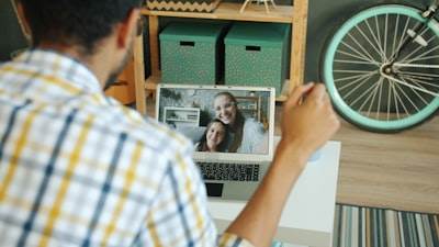 Optimiza tus citas con un Sistema de Cola de Video en Línea