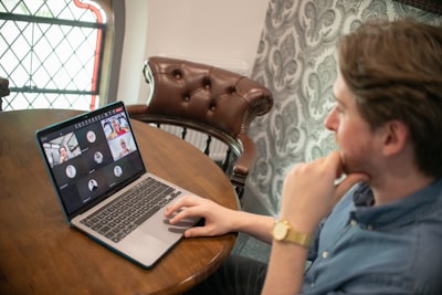 Factores clave del presupuesto para intranet con chat