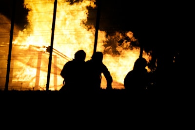 Dos hombres acusados por ataques incendiarios a antenas 5G