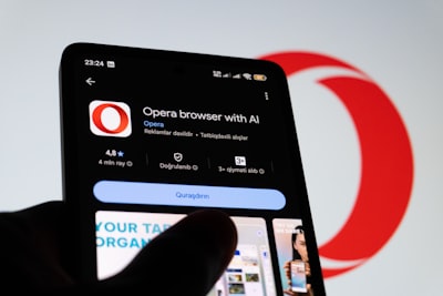 Opera integra Conector de Navegador para chatbots de IA