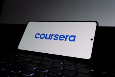 Modelos de precios de cursos: Pago único, Suscripción, Licencia corporativa