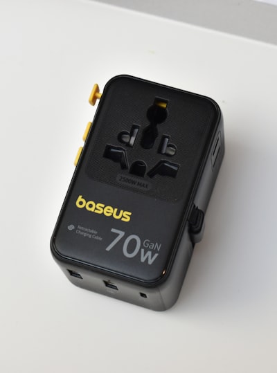 Ahorra casi un 50% en el power bank inalámbrico magnético de Baseus