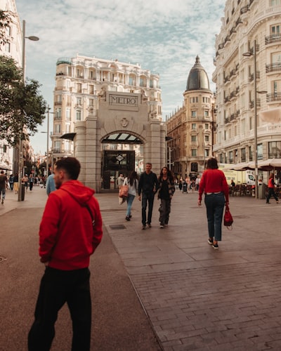 Mejora la atención al cliente con un chatbot de IA en Madrid